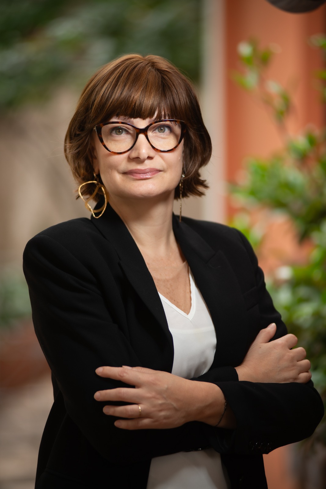 Retrato oficial de Emília Velloso, em enquadramento mais próximo.